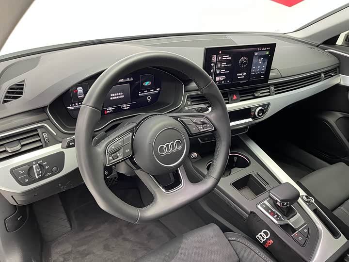 Фото 7 - Audi A4L