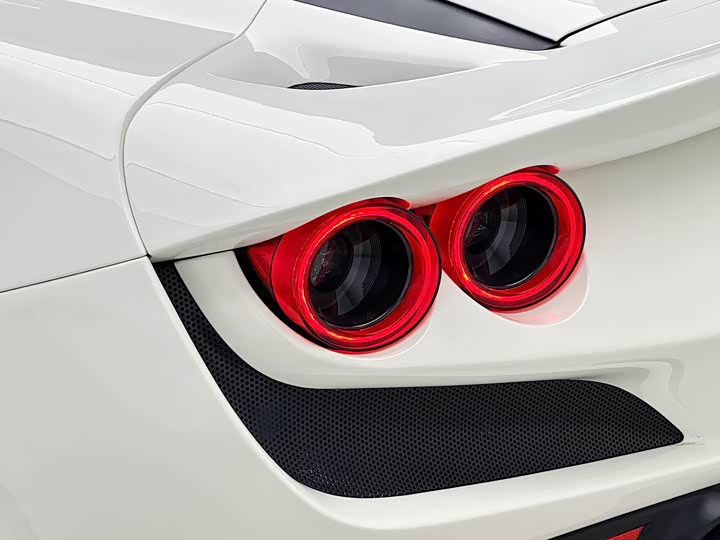 Фото 10 - Ferrari F8