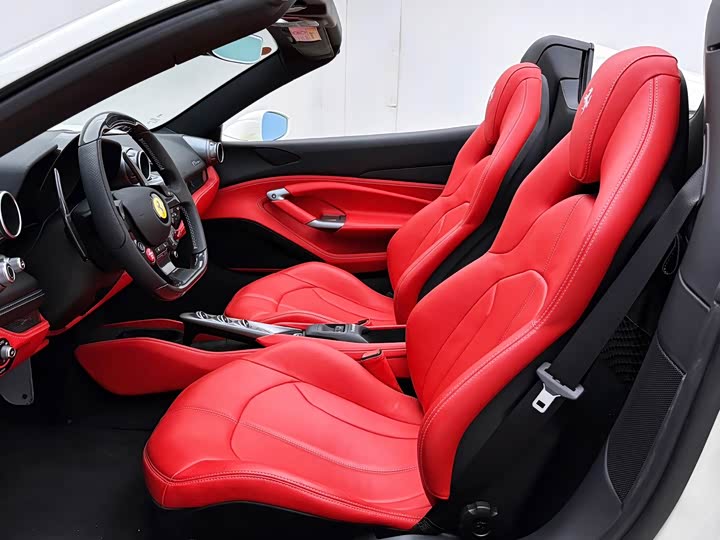 Фото 14 - Ferrari F8