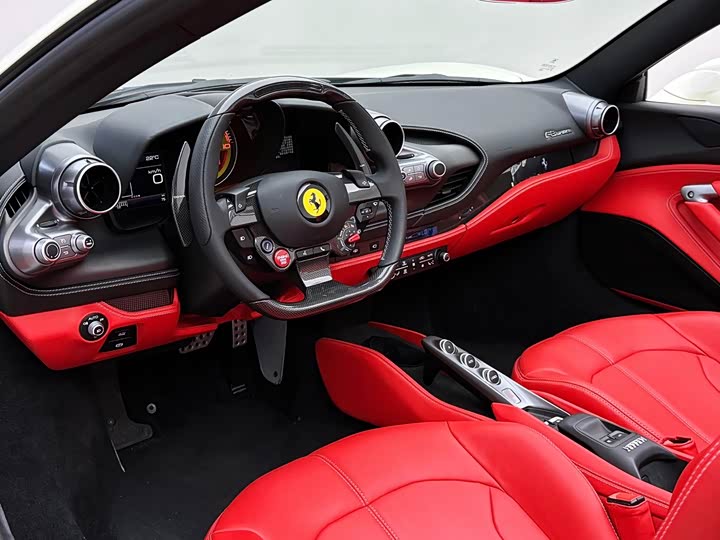 Фото 15 - Ferrari F8