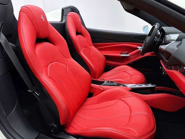 Фото 17 - Ferrari F8