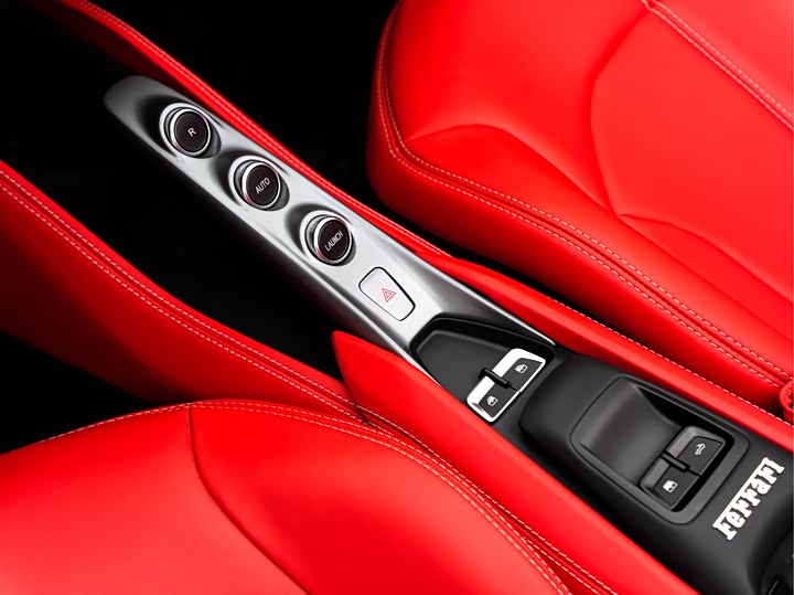 Фото 19 - Ferrari F8