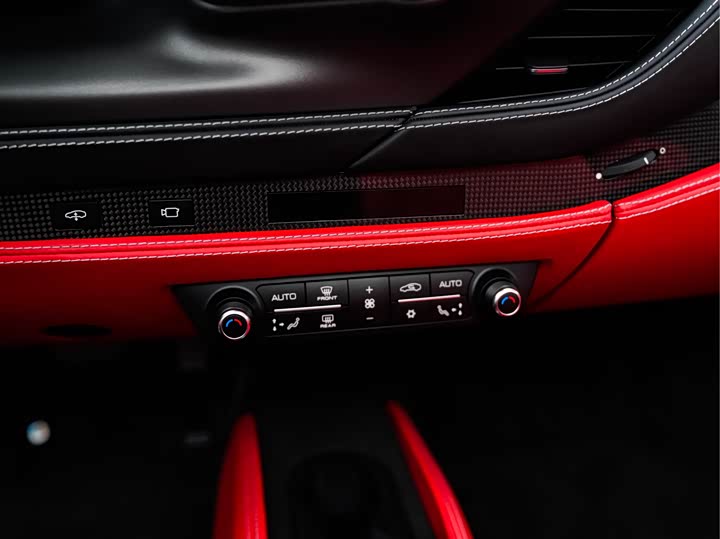 Фото 21 - Ferrari F8