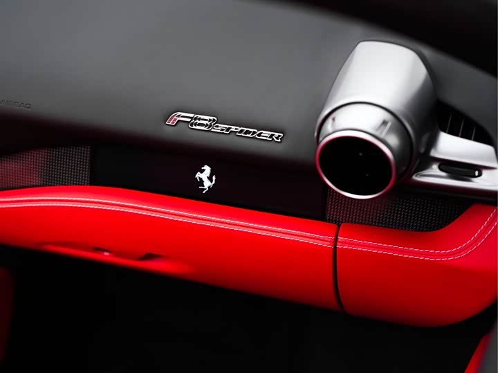 Фото 24 - Ferrari F8