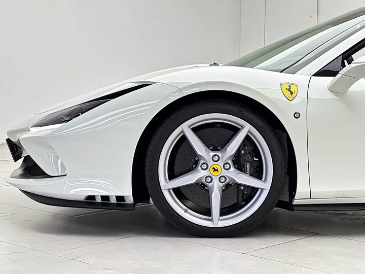 Фото 9 - Ferrari F8