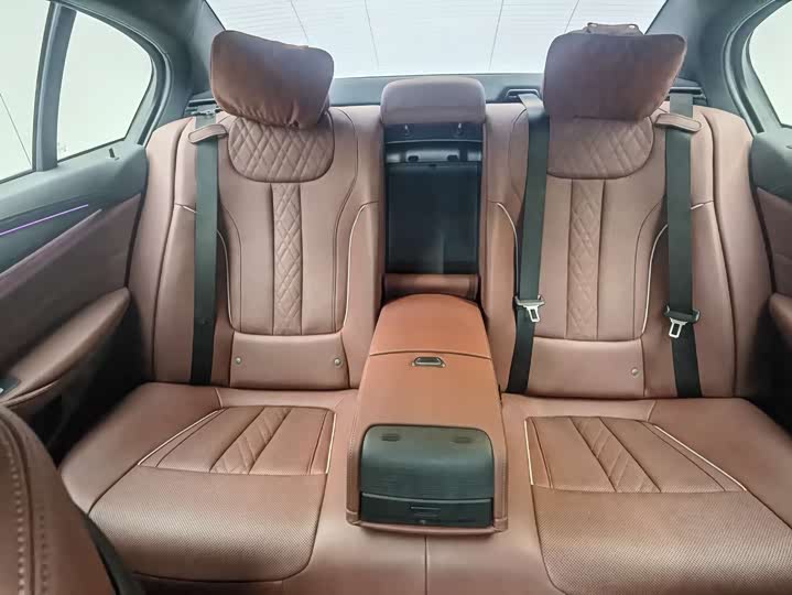 Фото 17 - BMW 5 Series Hybrid