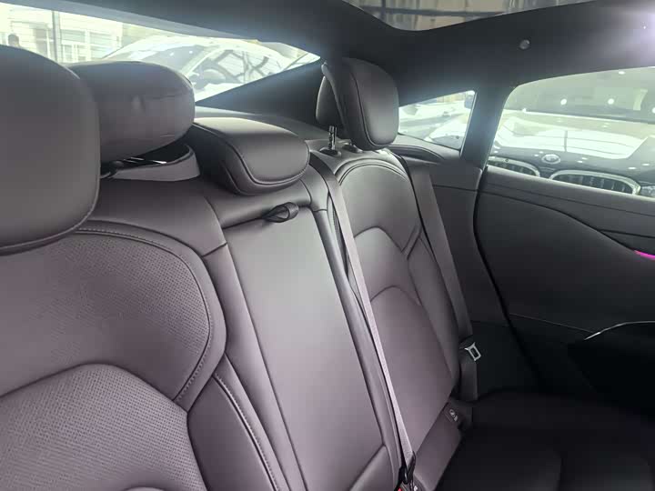 Фото 10 - Xiaomi SU7