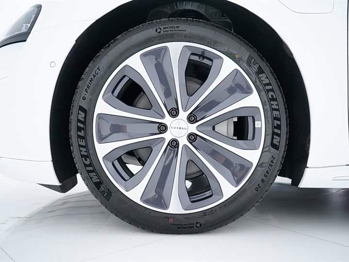 Фото 34 - Luxeed S7