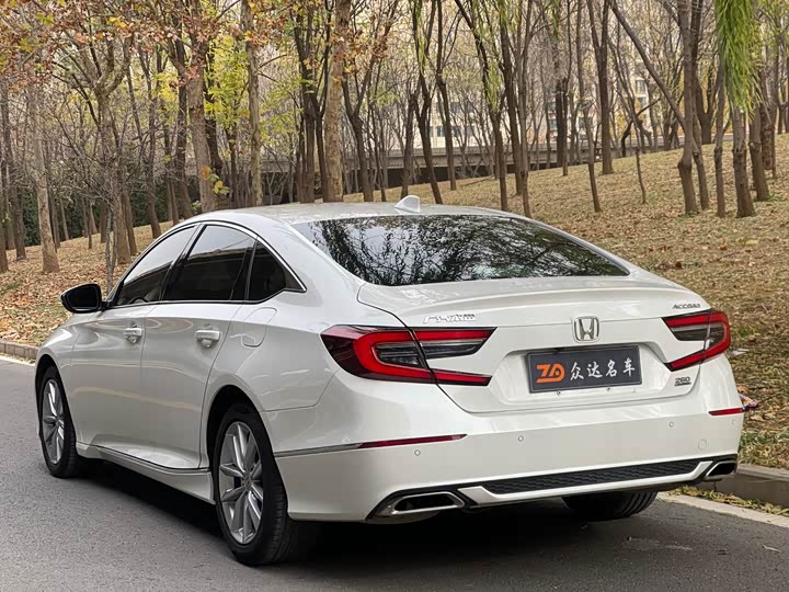 Фото 13 - Honda Accord