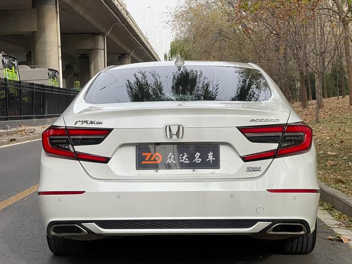 Фото 14 - Honda Accord