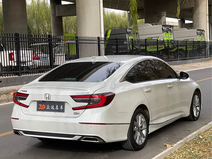 Фото 15 - Honda Accord