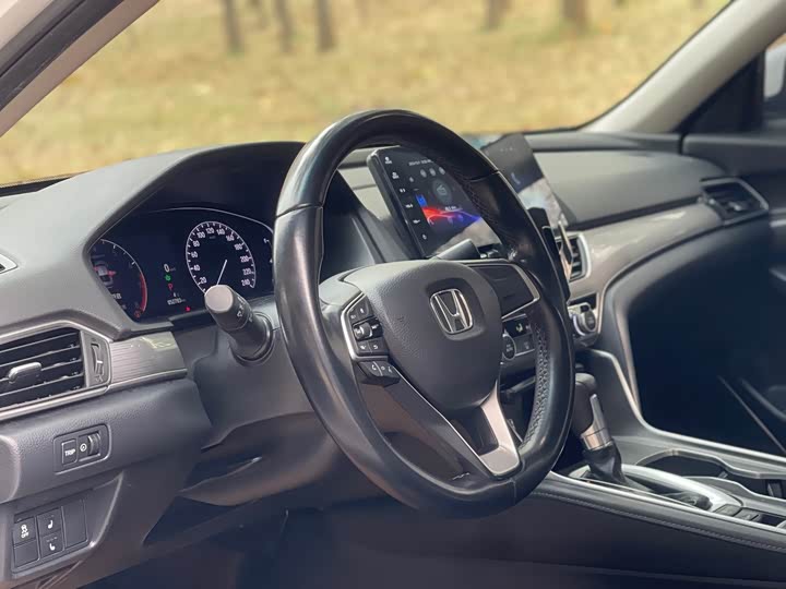 Фото 4 - Honda Accord