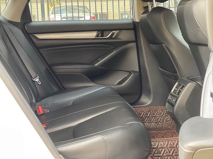 Фото 6 - Honda Accord