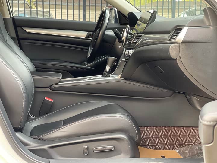 Фото 7 - Honda Accord