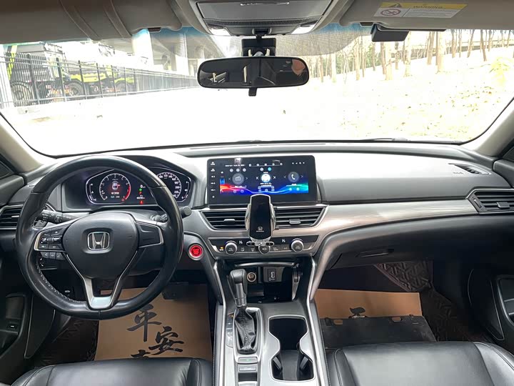 Фото 9 - Honda Accord