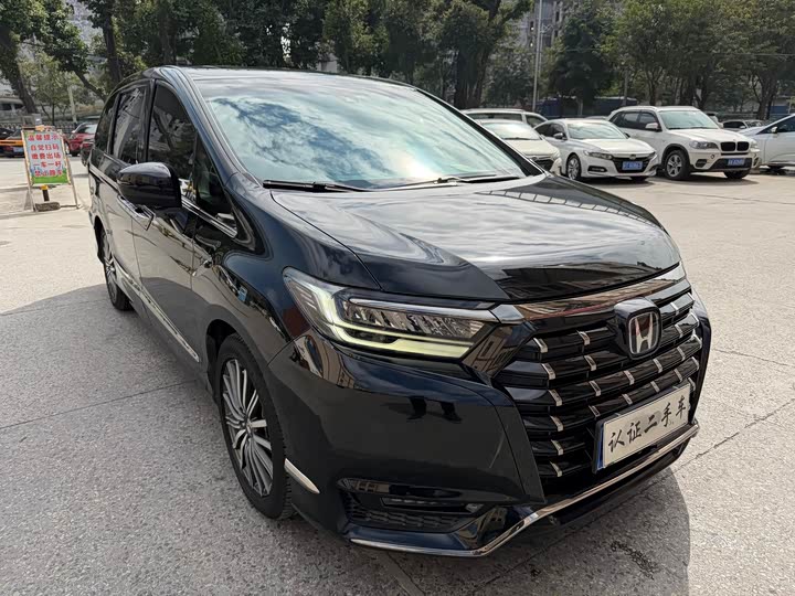 Фото 3 - Honda Elysion