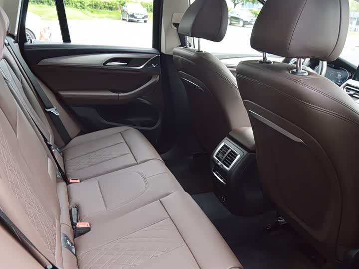 Фото 11 - BMW iX3