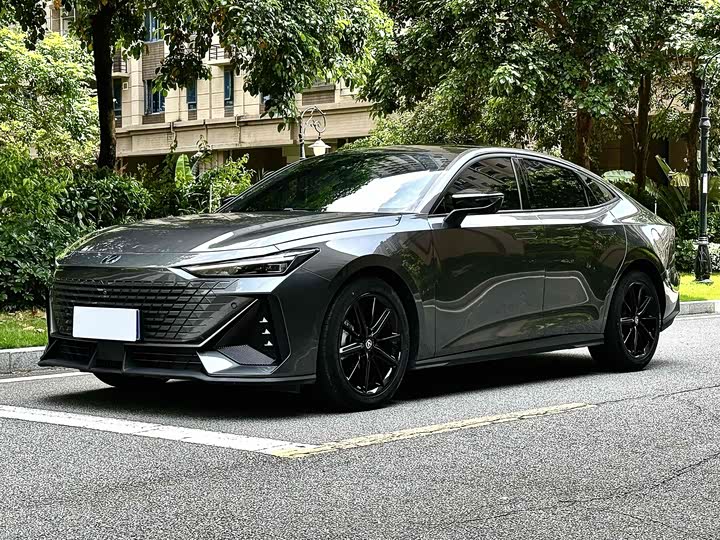 Фото 1 - Changan UNI-V