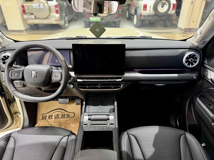 Фото 10 - Tank 300 Hybrid