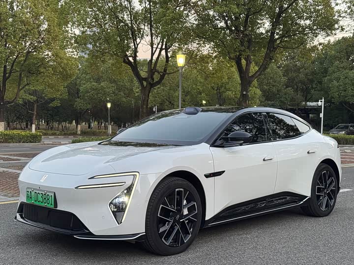 Фото 1 - Avatr 06