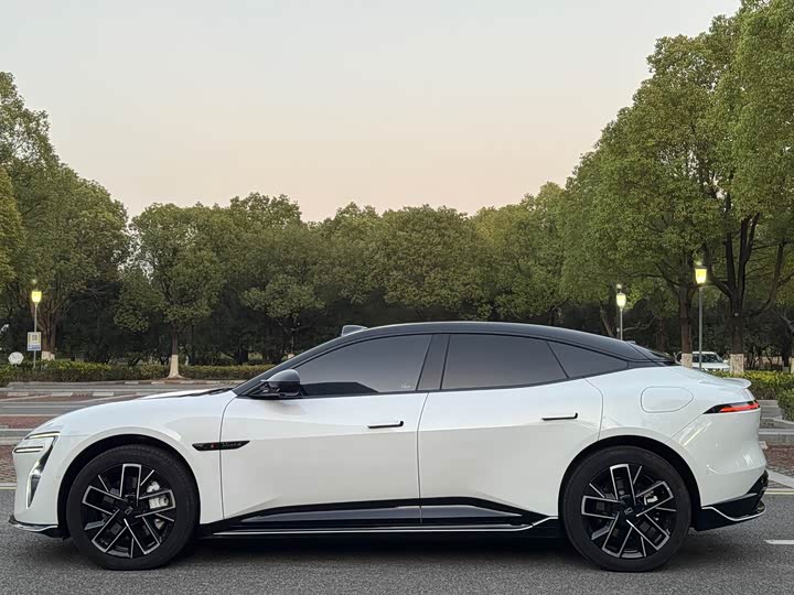 Фото 3 - Avatr 06