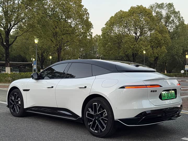 Фото 4 - Avatr 06