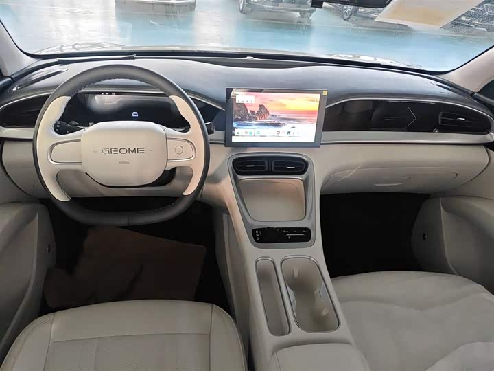 Фото 10 - Geely Galaxy Geome