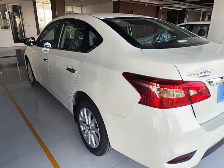 Фото 5 - Nissan Sylphy