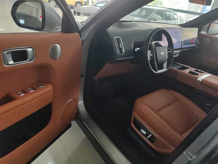 Фото 16 - LiXiang L8