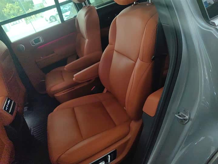 Фото 17 - LiXiang L8