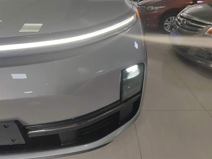 Фото 24 - LiXiang L8