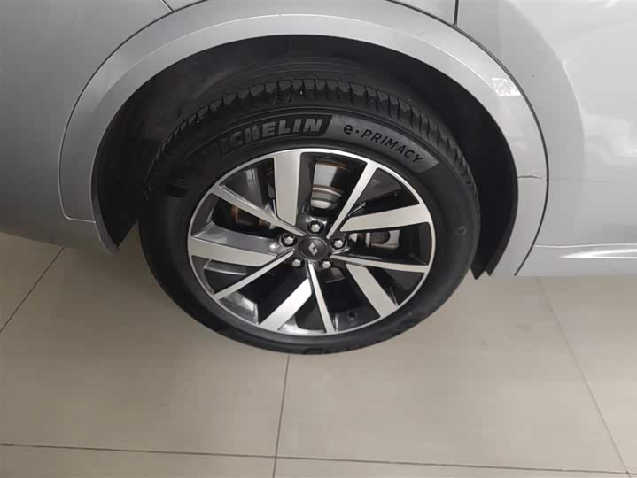 Фото 26 - LiXiang L8