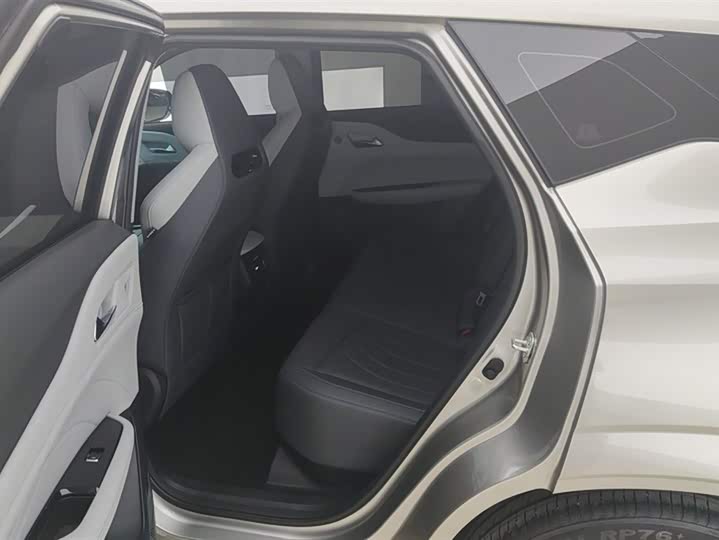 Фото 11 - Changan UNI-Z Hybrid