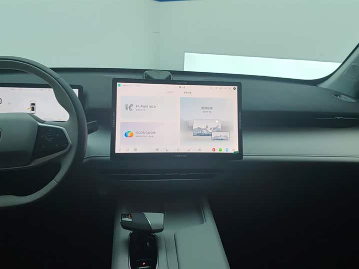 Фото 13 - Changan UNI-Z Hybrid