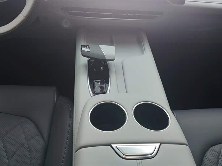 Фото 16 - Changan UNI-Z Hybrid