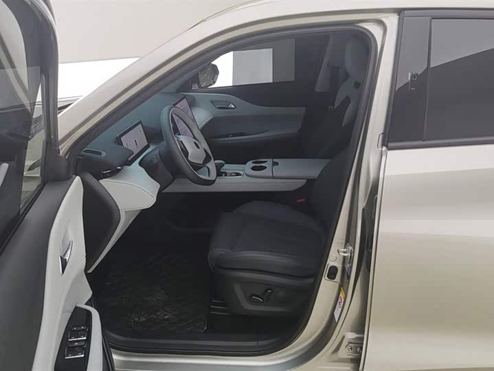 Фото 9 - Changan UNI-Z Hybrid