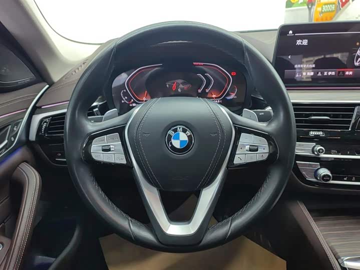 Фото 15 - BMW 5 Series