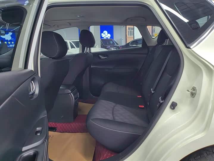 Фото 11 - Nissan Tiida