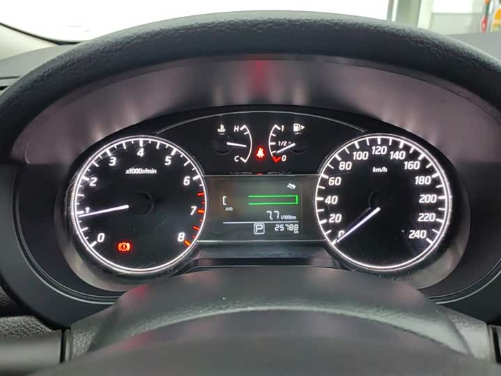 Фото 14 - Nissan Tiida