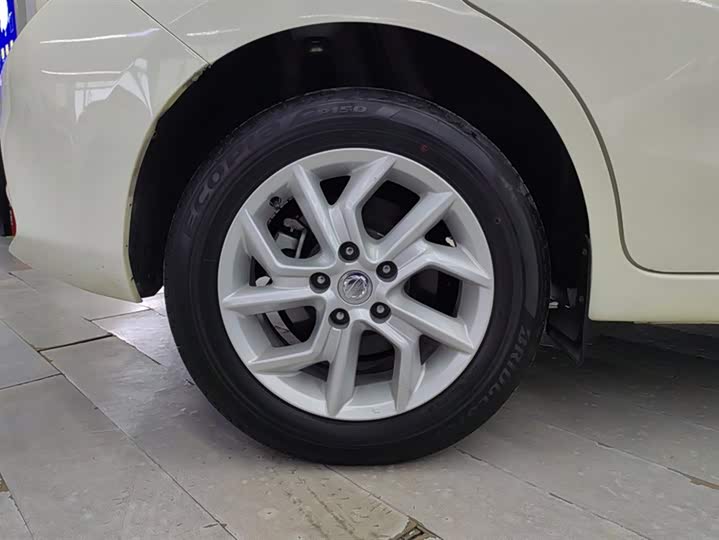 Фото 6 - Nissan Tiida