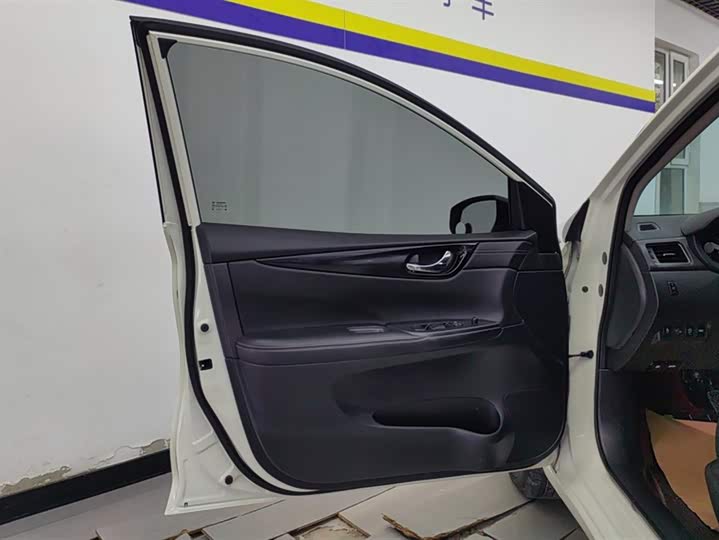 Фото 7 - Nissan Tiida