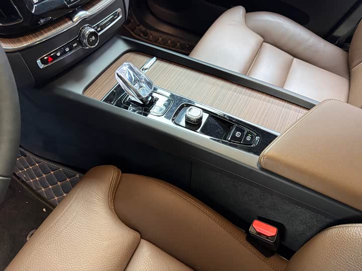 Фото 12 - Volvo XC60