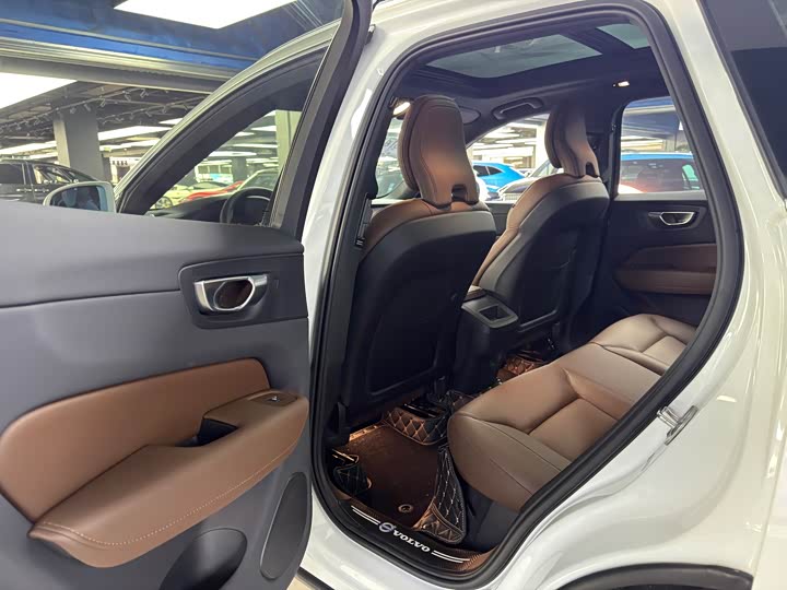 Фото 13 - Volvo XC60