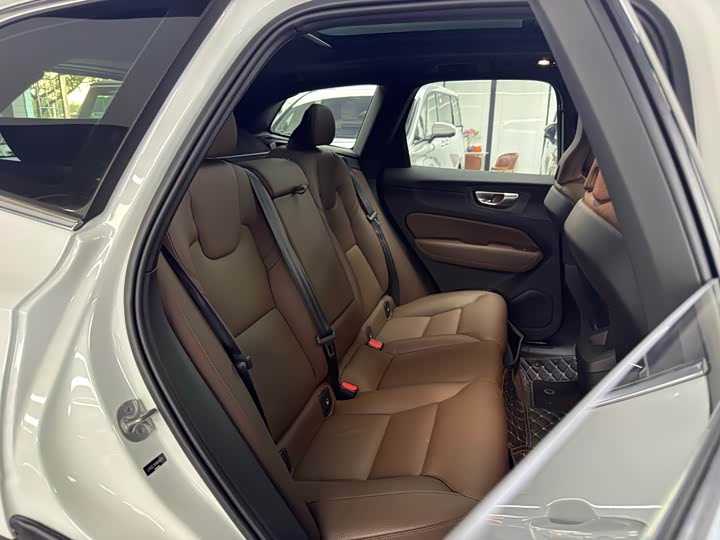 Фото 19 - Volvo XC60