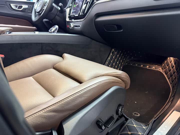 Фото 20 - Volvo XC60