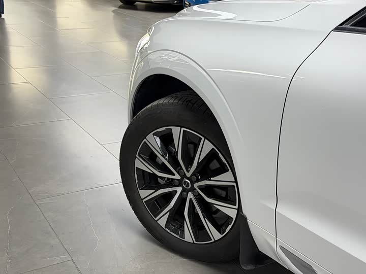 Фото 22 - Volvo XC60