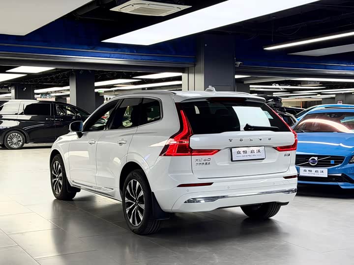 Фото 4 - Volvo XC60
