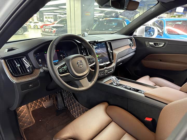 Фото 9 - Volvo XC60