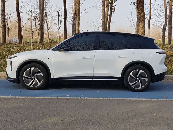 Фото 3 - Nio ES6