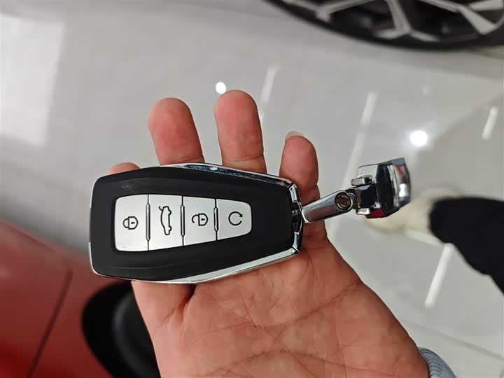 Фото 11 - Geely Atlas L